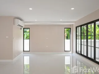 Haus zum Kauf mit 4 Zimmer in Bang Na, Bangkok