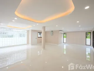 Haus zum Kauf mit 4 Zimmer in Bang Na, Bangkok