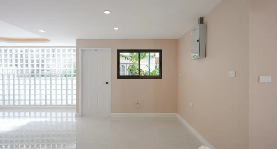 Haus zum Kauf mit 4 Zimmer in Bang Na, Bangkok