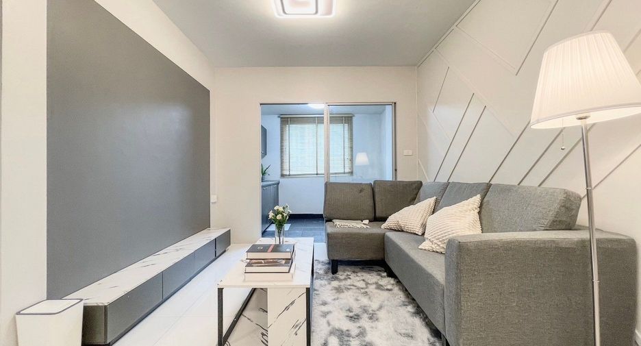 For sale 2 bedrooms condo in Huai Khwang, Bangkok