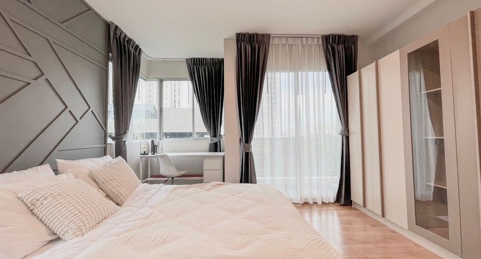 For sale 2 bedrooms condo in Huai Khwang, Bangkok