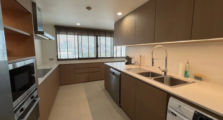 À vendre 4 chambres condo à Watthana, Bangkok
