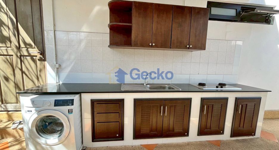 Casa en alquiler de 4 habitaciones en Bang Lamung, Chonburi