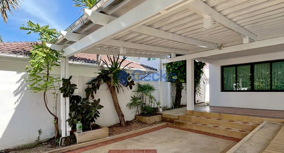 Casa en alquiler de 4 habitaciones en Bang Lamung, Chonburi