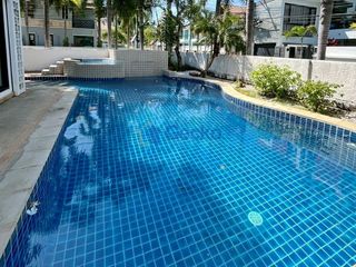 Casa en alquiler de 4 habitaciones en Bang Lamung, Chonburi