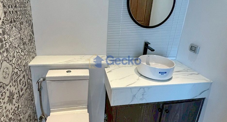 Casa en alquiler de 4 habitaciones en Bang Lamung, Chonburi