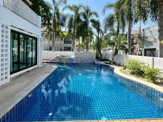 Casa en alquiler de 4 habitaciones en Bang Lamung, Chonburi