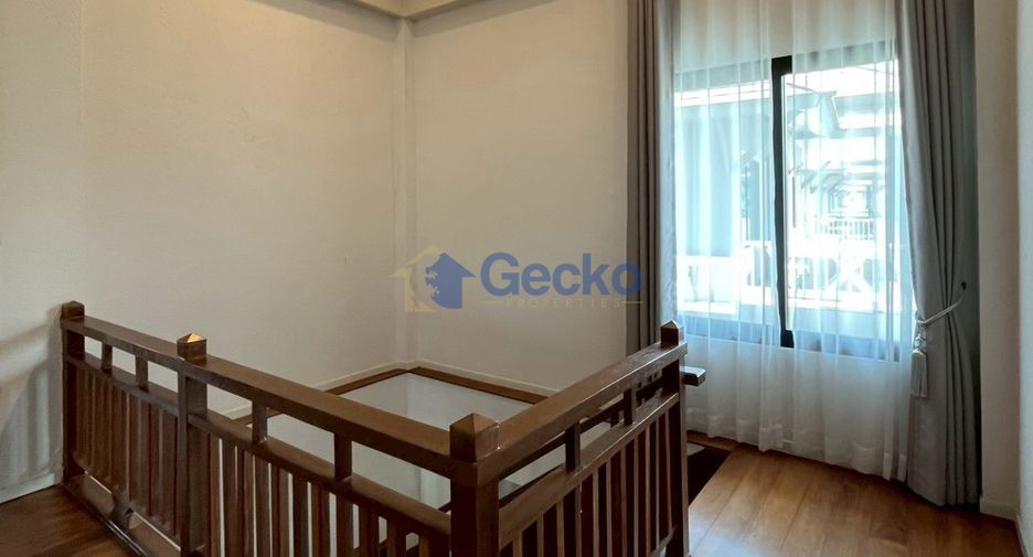 Casa en alquiler de 4 habitaciones en Bang Lamung, Chonburi