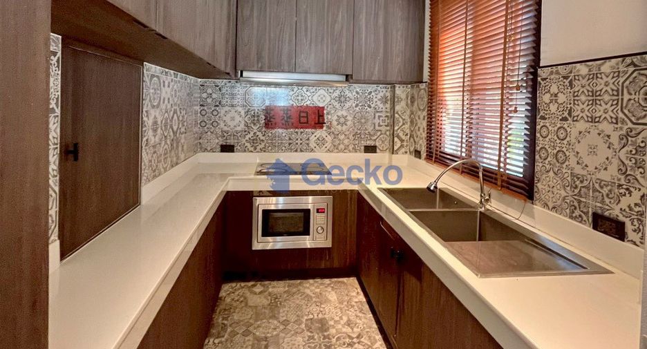 Casa en alquiler de 4 habitaciones en Bang Lamung, Chonburi
