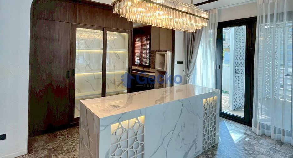 Casa en alquiler de 4 habitaciones en Bang Lamung, Chonburi