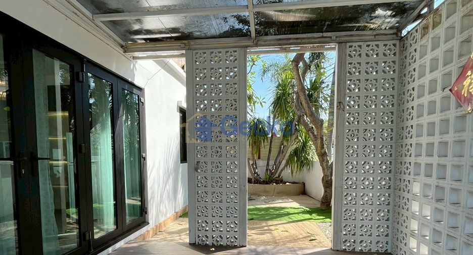 Casa en alquiler de 4 habitaciones en Bang Lamung, Chonburi