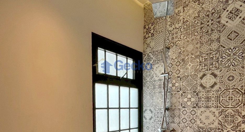 Casa en alquiler de 4 habitaciones en Bang Lamung, Chonburi