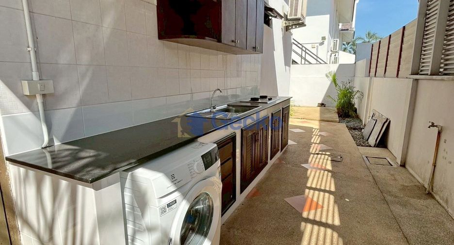 Casa en alquiler de 4 habitaciones en Bang Lamung, Chonburi