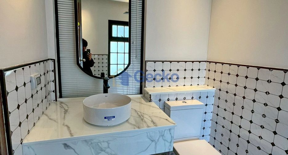 Casa en alquiler de 4 habitaciones en Bang Lamung, Chonburi