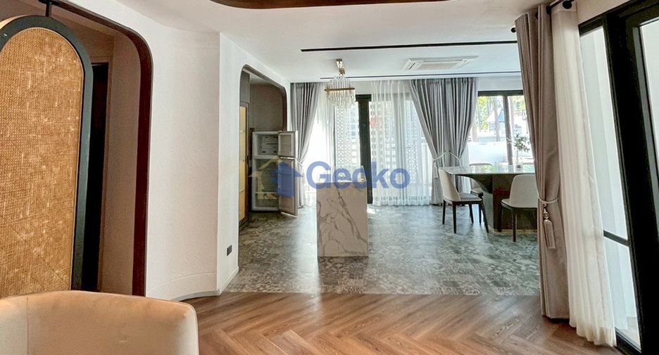 Casa en alquiler de 4 habitaciones en Bang Lamung, Chonburi