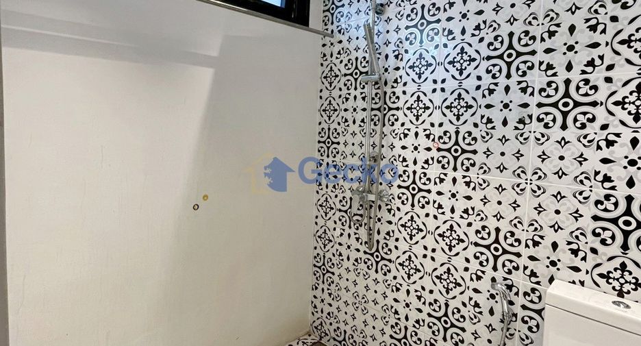 Casa en alquiler de 4 habitaciones en Bang Lamung, Chonburi