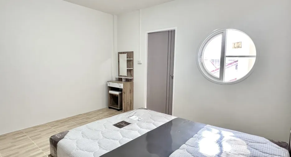 For sale 3 ベッドルーム townhouse in Mueang Phitsanulok, Phitsanulok