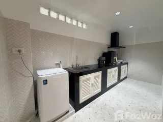 Reihenhaus zur Miete mit 3 Zimmer in Phra Khanong, Bangkok