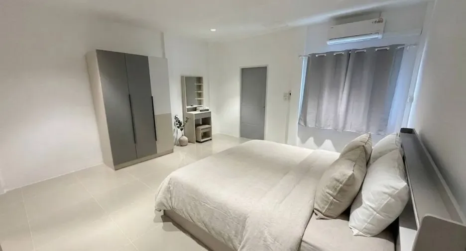 Reihenhaus zur Miete mit 3 Zimmer in Phra Khanong, Bangkok