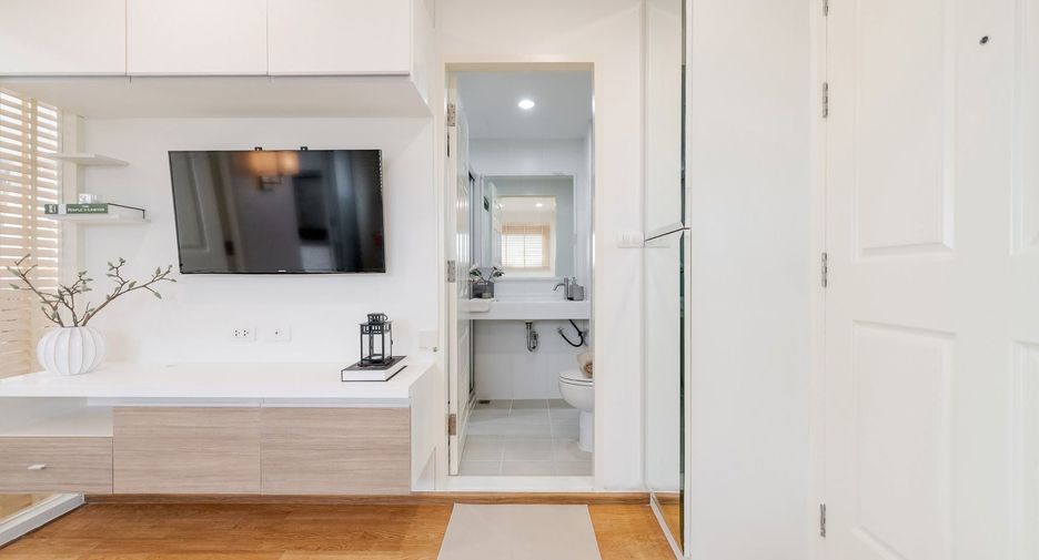 For sale 1 bed condo in Watthana, Bangkok
