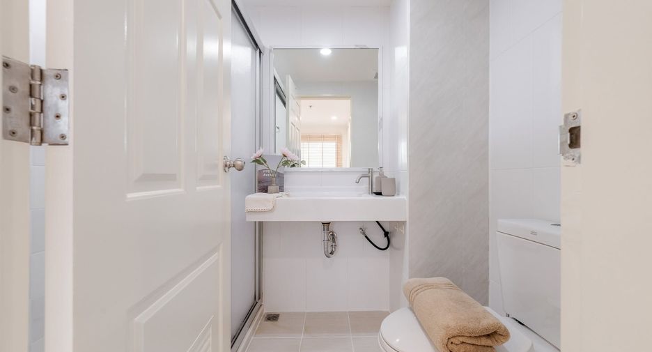 For sale 1 bed condo in Watthana, Bangkok