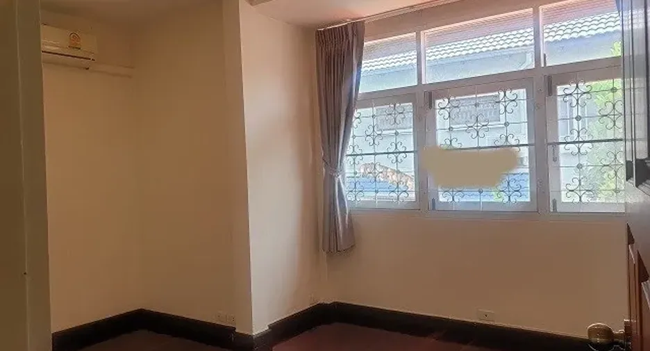 For rent 2 bedrooms house in Watthana, Bangkok