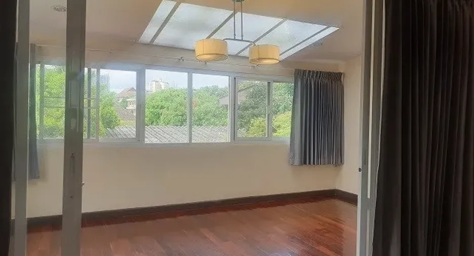 For rent 2 bedrooms house in Watthana, Bangkok