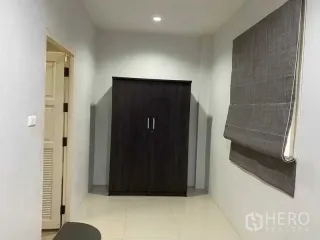 Oficina en alquiler de 3 habitaciones en Phra Khanong, Bangkok