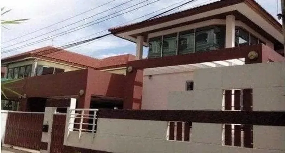 Oficina en alquiler de 3 habitaciones en Phra Khanong, Bangkok
