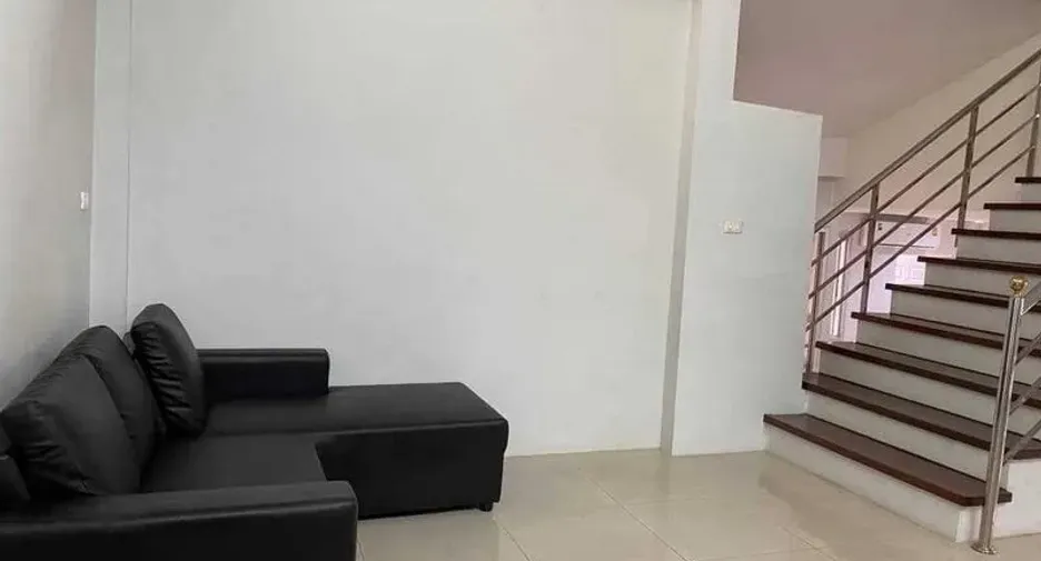 Oficina en alquiler de 3 habitaciones en Phra Khanong, Bangkok