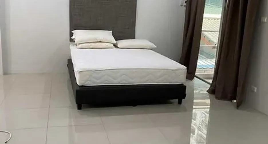 Oficina en alquiler de 3 habitaciones en Phra Khanong, Bangkok