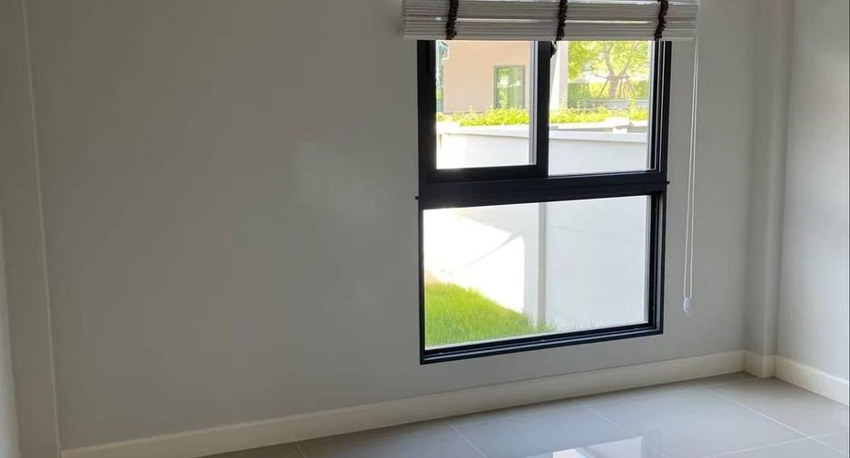 For rent 4 bedrooms condo in Saphan Sung, Bangkok