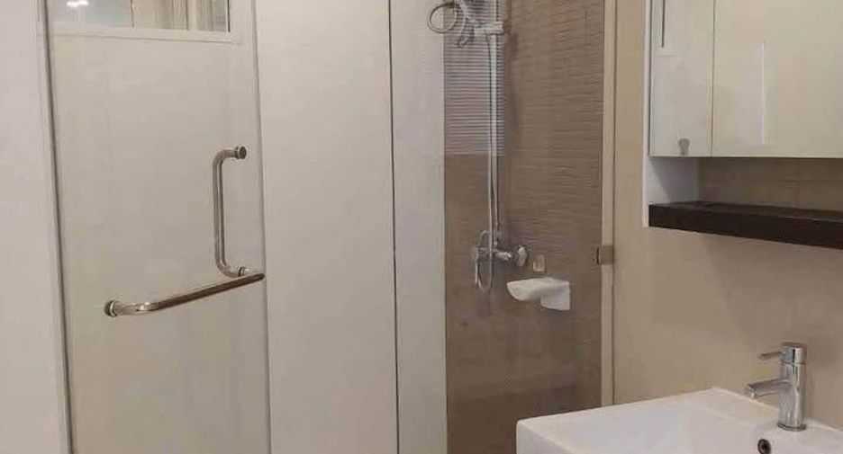 Condo en alquiler de 3 habitaciones en Khlong Toei, Bangkok