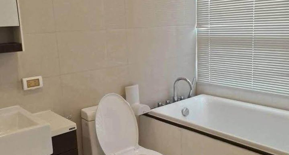 Condo en alquiler de 3 habitaciones en Khlong Toei, Bangkok
