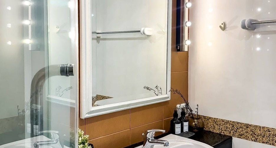 Продажа 2 спальни кондо в Сатхон, Бангкок