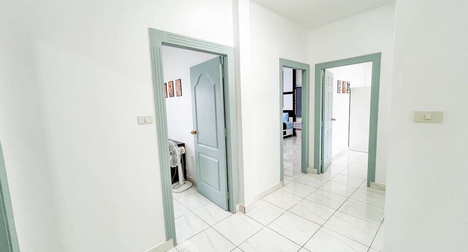 Villa en alquiler y en venta de 4 habitaciones en Bang Lamung, Chonburi