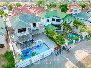 Villa en alquiler y en venta de 4 habitaciones en Bang Lamung, Chonburi
