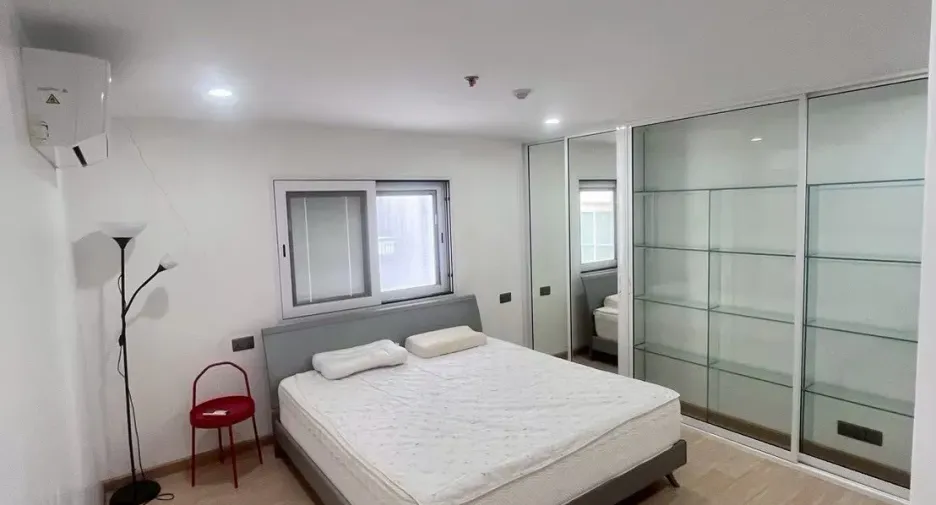 For rent 2 bedrooms condo in Watthana, Bangkok