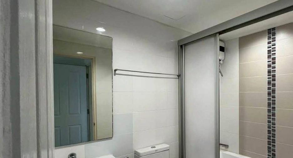 For sale 2 bedrooms condo in Huai Khwang, Bangkok