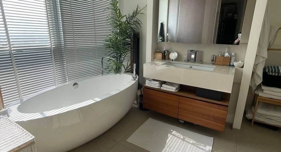 Wohnung zur Miete und zum Kauf mit 3 Zimmer in Sathon, Bangkok