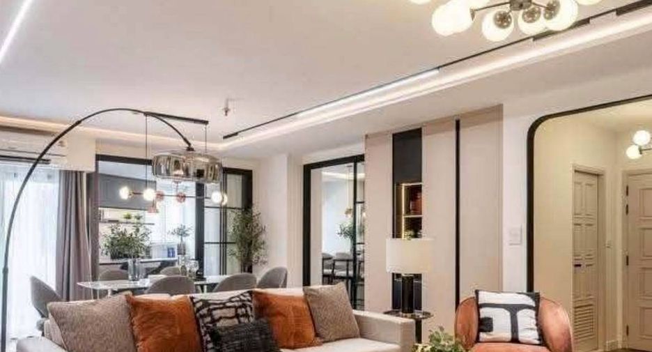 For sale 4 bedrooms condo in Watthana, Bangkok