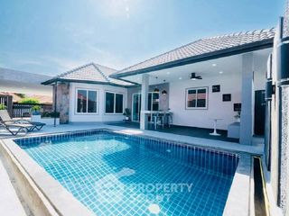 Villa en alquiler y en venta de 4 habitaciones en Bang Lamung, Chonburi