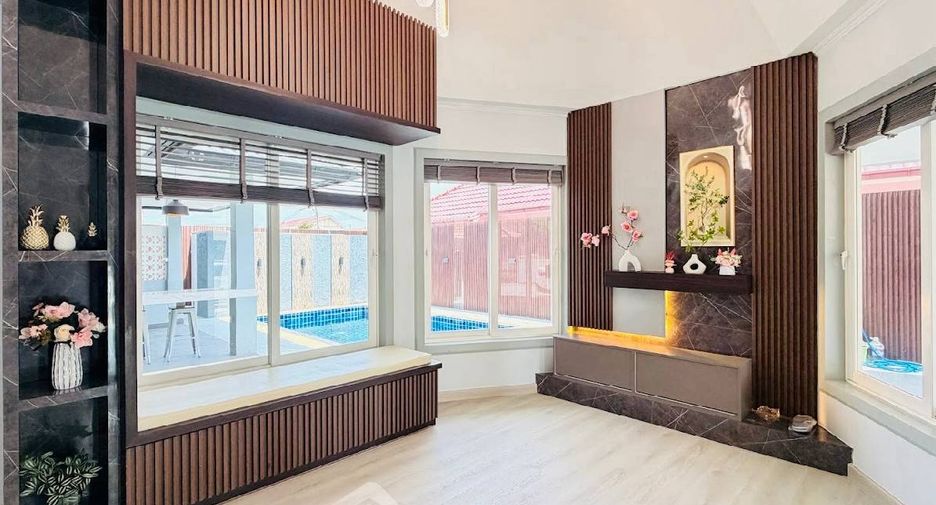Villa en alquiler y en venta de 4 habitaciones en Bang Lamung, Chonburi