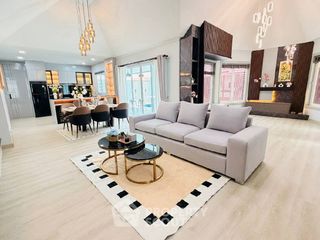 Villa en alquiler y en venta de 4 habitaciones en Bang Lamung, Chonburi