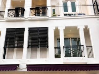 Reihenhaus zum Kauf mit 4 Zimmer in Phra Khanong, Bangkok