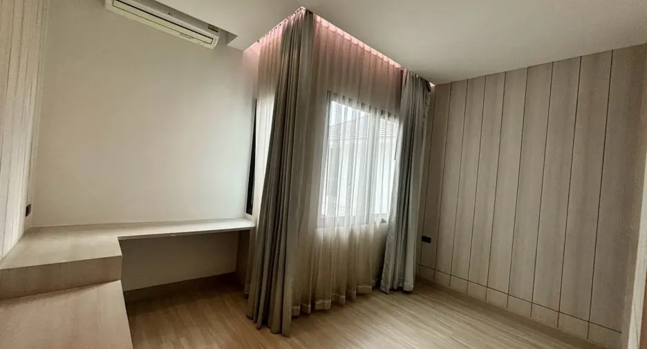 For sale 4 bedrooms house in Mueang Chiang Mai, Chiang Mai