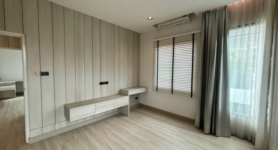 For sale 4 bedrooms house in Mueang Chiang Mai, Chiang Mai