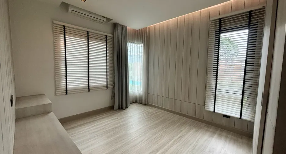 For sale 4 bedrooms house in Mueang Chiang Mai, Chiang Mai