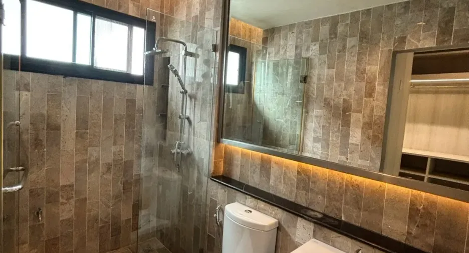For sale 4 bedrooms house in Mueang Chiang Mai, Chiang Mai
