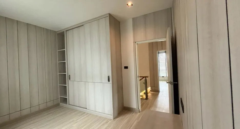 For sale 4 bedrooms house in Mueang Chiang Mai, Chiang Mai